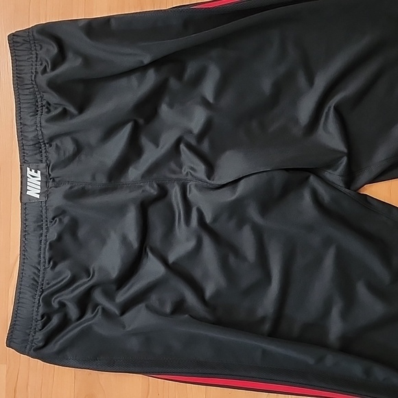 Men's Nike Black And Red Straight Leg Track Active Pants - Picture 5 of 8